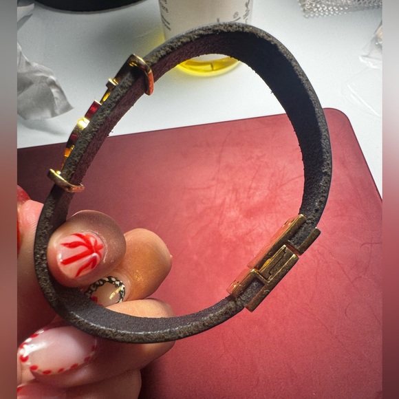 YVES SAINT LAURENT CASSANDRA LEATHER BRACELET - Picture 5 of 5